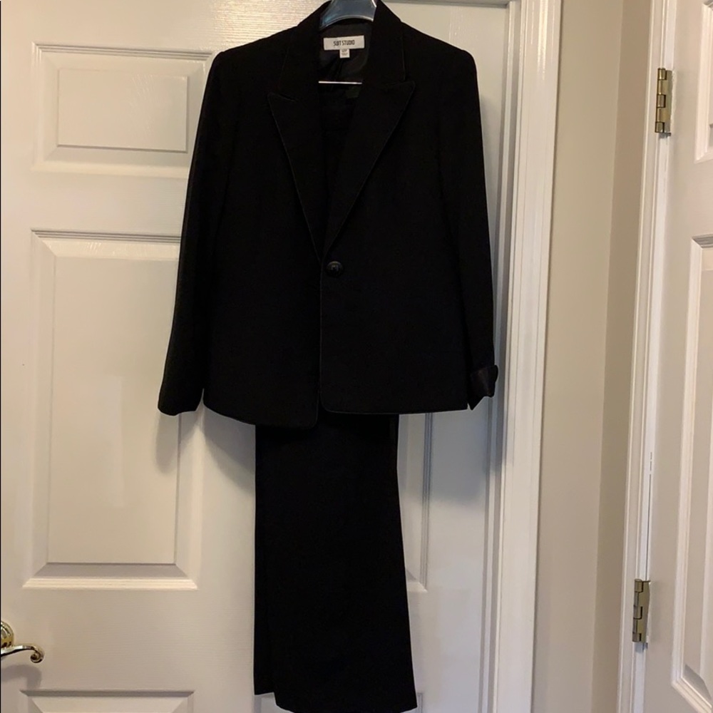 Women’s Pants Suit